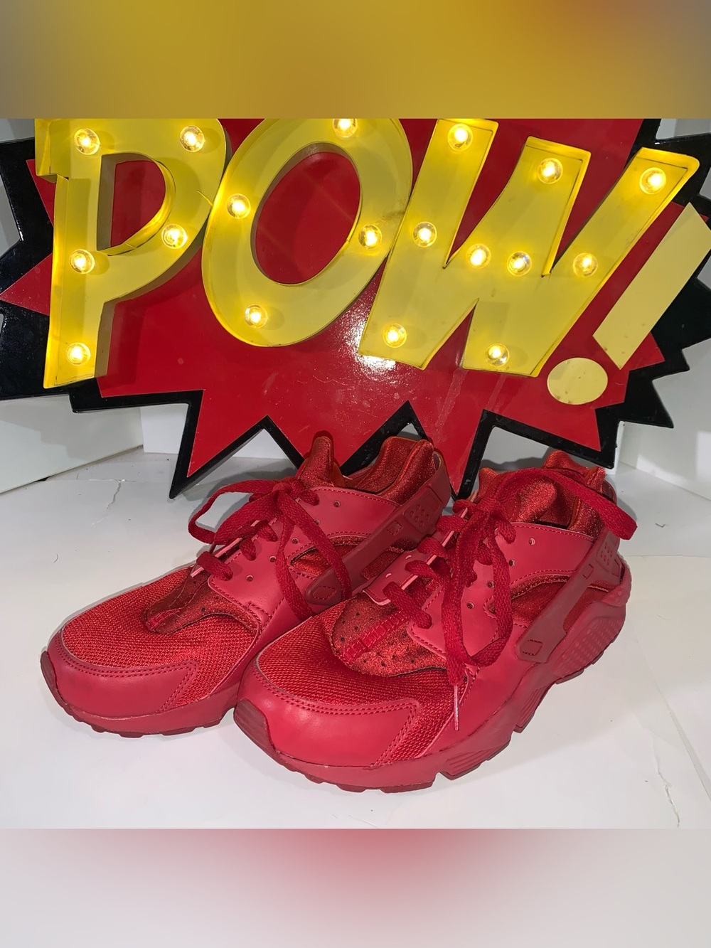 NIKE AIR Men's Triple Red Huarache Sneaker Shoes; Men’s Size 8.5 Used w/box Good